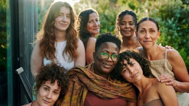 grupo-de-mulheres-de-diferentes-idades-e-etnias-1736862063635_v2_900x506